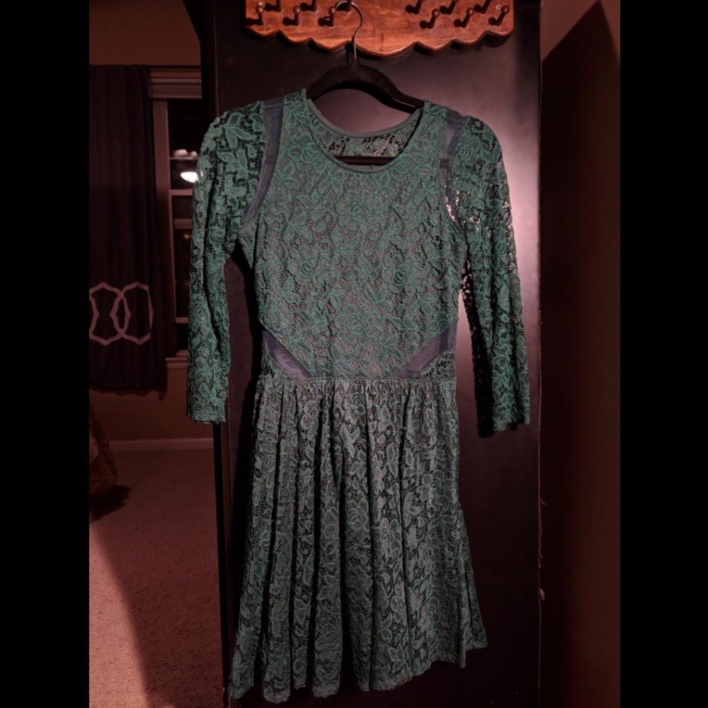 Long-Sleeve Green Lace Dress